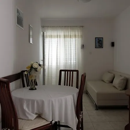 Apartments Duje 1845 * Okrug Gornji