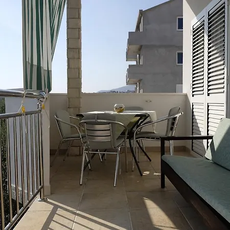 Apartments Duje 1845 * Okrug Gornji